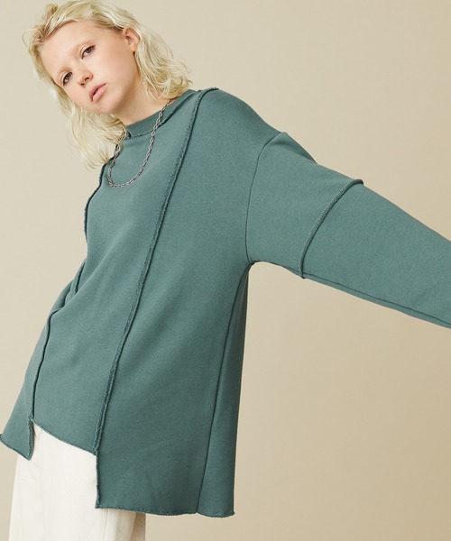 INella（イネラ）の「【INella(イネラ)】カットアウトルーズスウェット（スウェット・レディース・パープル/グリーン/ブラック・FREE）」の2枚目の写真