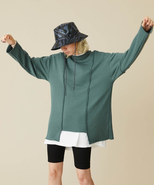 INella（イネラ）の「【INella(イネラ)】カットアウトルーズスウェット（スウェット・レディース・パープル/グリーン/ブラック・FREE）」の12枚目の写真