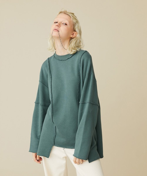 INella（イネラ）の「【INella(イネラ)】カットアウトルーズスウェット（スウェット・レディース・パープル/グリーン/ブラック・FREE）」の13枚目の写真