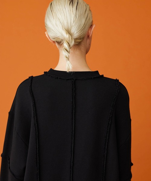 INella（イネラ）の「【INella(イネラ)】カットアウトルーズスウェット（スウェット・レディース・パープル/グリーン/ブラック・FREE）」の6枚目の写真