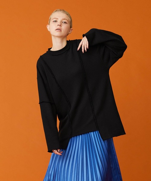 INella（イネラ）の「【INella(イネラ)】カットアウトルーズスウェット（スウェット・レディース・パープル/グリーン/ブラック・FREE）」の5枚目の写真