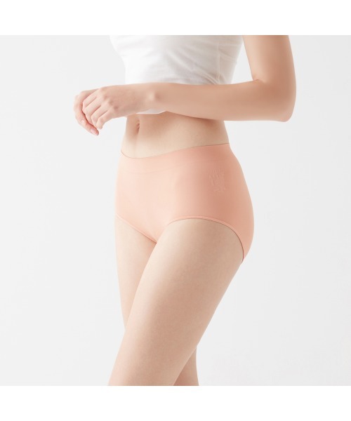Tuche（トゥシェ）の「Tuche/トゥシェ まるでとろけるショーツ 3D立体成型ハイゲージ ローレッグ（ショーツ・レディース・ブラック/ブラウン系その他/ワイン/ライトベージュ/パープル系その他/グリーン系その他/スモークピンク/ベージュ・MEDIUM/LARGE/X-LARGE）」の9枚目の写真