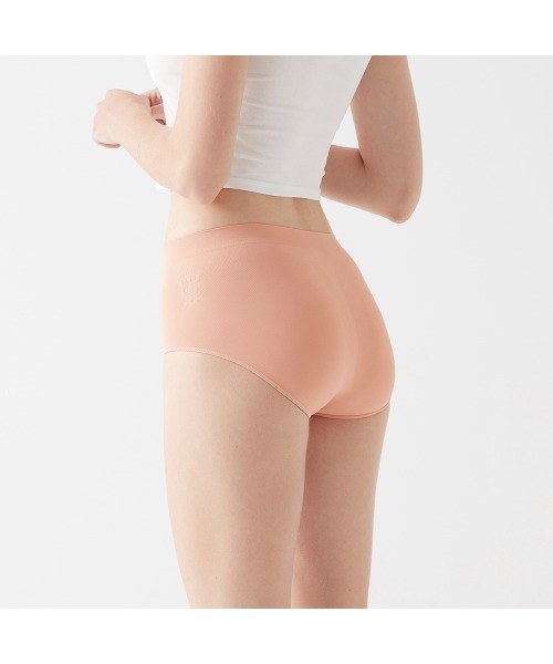 Tuche（トゥシェ）の「Tuche/トゥシェ まるでとろけるショーツ 3D立体成型ハイゲージ ローレッグ（ショーツ・レディース・ブラック/ブラウン系その他/ワイン/ライトベージュ/パープル系その他/グリーン系その他/スモークピンク/ベージュ・MEDIUM/LARGE/X-LARGE）」の10枚目の写真