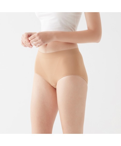 Tuche（トゥシェ）の「Tuche/トゥシェ まるでとろけるショーツ 3D立体成型ハイゲージ ローレッグ（ショーツ・レディース・ブラック/ブラウン系その他/ワイン/ライトベージュ/パープル系その他/グリーン系その他/スモークピンク/ベージュ・MEDIUM/LARGE/X-LARGE）」の12枚目の写真