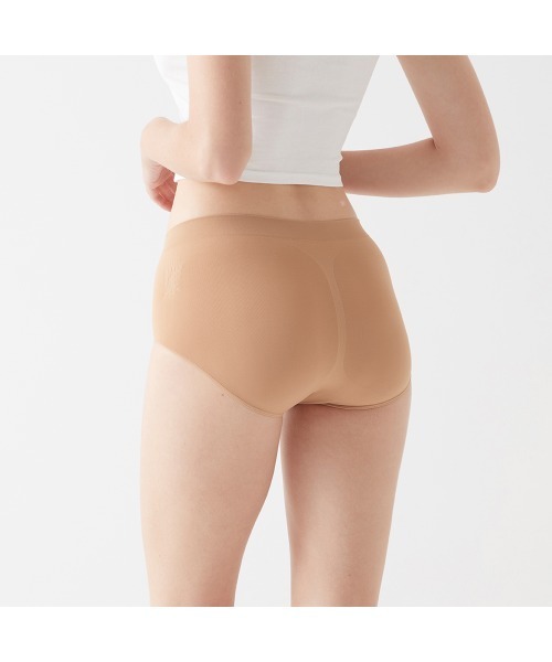 Tuche（トゥシェ）の「Tuche/トゥシェ まるでとろけるショーツ 3D立体成型ハイゲージ ローレッグ（ショーツ・レディース・ブラック/ブラウン系その他/ワイン/ライトベージュ/パープル系その他/グリーン系その他/スモークピンク/ベージュ・MEDIUM/LARGE/X-LARGE）」の13枚目の写真