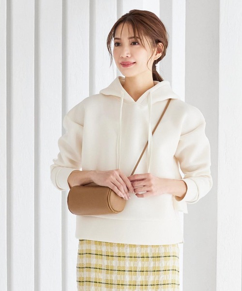 KOBE LETTUCE（コウベレタス）の「バックフリルダイバーパーカー（パーカー・レディース・ブラック/グレー系その他/アイボリー/ホワイト系その他/ブラック系その他/ダークグリーン/グリーン系その他/グレー系その他2/オレンジ系その他/オレンジ系その他2/ピンク系その他/ピンクベージュ・FREE/1/2）」の3枚目の写真