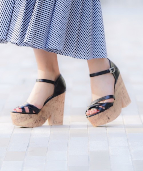 MIIA(ミーア)の「クロスストラップウェッジサンダル(サンダル・レディース・ブラック/オフホワイト/ピンク/ベージュ系その他・MEDIUM/LARGE)」の3枚目の写真