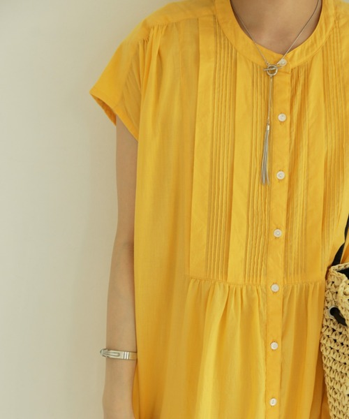 Auntie Rosa Holiday（アンティローザホリデー）の「【着回しできる！】ピンタックシャツワンピース（シャツワンピース・レディース・ブラック/オフホワイト/ピンク/イエロー/モカ・FREE）」の4枚目の写真