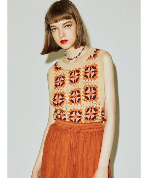 jouetie(ジュエティ)の「カラークロシェベスト(ベスト・レディース・ブラック/ブルー/ベージュ・MEDIUM)」の7枚目の写真