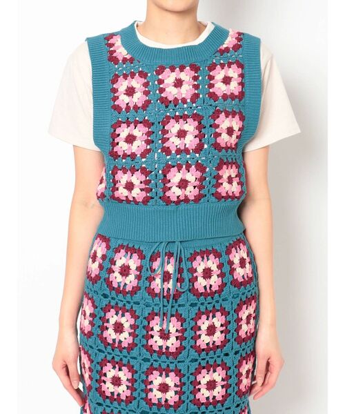 jouetie(ジュエティ)の「カラークロシェベスト(ベスト・レディース・ブラック/ブルー/ベージュ・MEDIUM)」の16枚目の写真