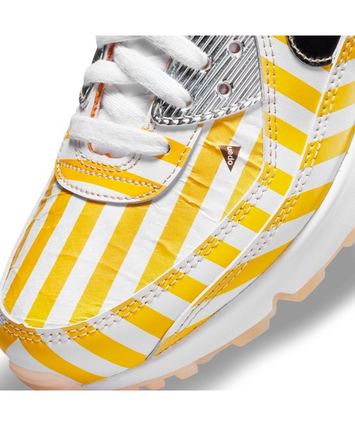 NIKE（ナイキ）の「AIR MAX 90 SE　DD5481-735（スニーカー・メンズ・イエロー系その他・23.5cm/24.5cm/25.5cm/26.5cm/27.5cm/28.5cm/30.0cm/23.0cm/24.0cm/25.0cm/26.0cm/27.0cm/28.0cm/29.0cm）」の7枚目の写真