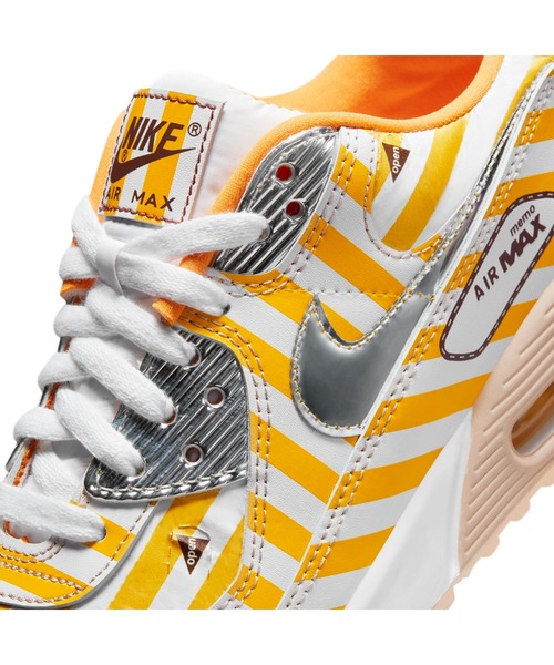 NIKE（ナイキ）の「AIR MAX 90 SE　DD5481-735（スニーカー・メンズ・イエロー系その他・23.5cm/24.5cm/25.5cm/26.5cm/27.5cm/28.5cm/30.0cm/23.0cm/24.0cm/25.0cm/26.0cm/27.0cm/28.0cm/29.0cm）」の6枚目の写真