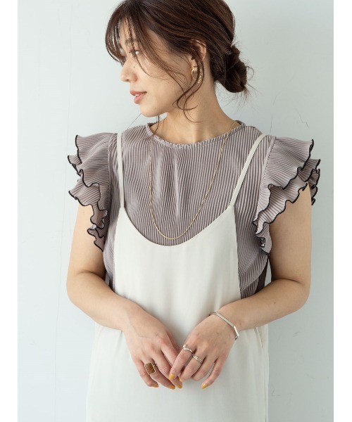 ELENCARE DUE（エレンカーレデュエ）の「・ELENCARE DUE プリーツ×ラッフルブラウス＊（シャツ/ブラウス・レディース・アイボリー/ブラック/グレイッシュベージュ/ライトグリーン・FREE）」の3枚目の写真