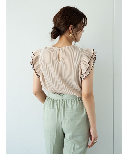 ELENCARE DUE（エレンカーレデュエ）の「・ELENCARE DUE プリーツ×ラッフルブラウス＊（シャツ/ブラウス・レディース・アイボリー/ブラック/グレイッシュベージュ/ライトグリーン・FREE）」の7枚目の写真