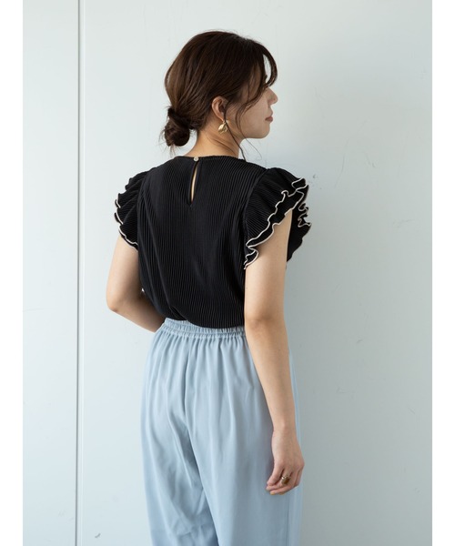 ELENCARE DUE（エレンカーレデュエ）の「・ELENCARE DUE プリーツ×ラッフルブラウス＊（シャツ/ブラウス・レディース・アイボリー/ブラック/グレイッシュベージュ/ライトグリーン・FREE）」の6枚目の写真