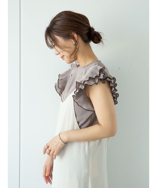 ELENCARE DUE（エレンカーレデュエ）の「・ELENCARE DUE プリーツ×ラッフルブラウス＊（シャツ/ブラウス・レディース・アイボリー/ブラック/グレイッシュベージュ/ライトグリーン・FREE）」の16枚目の写真