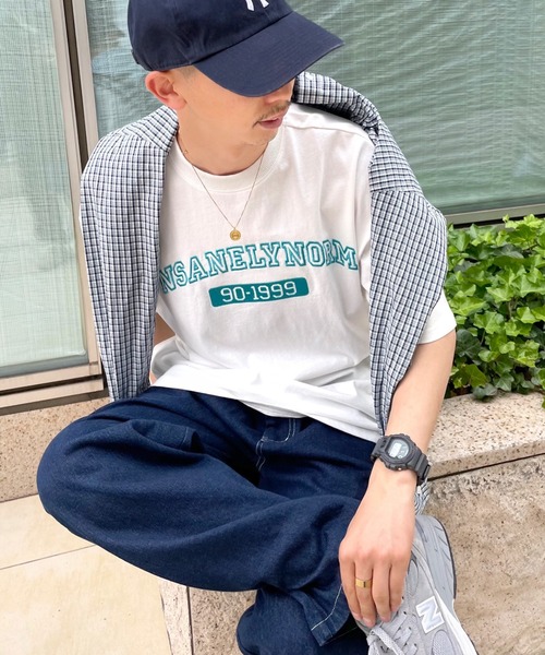 WHO'S WHO gallery（フーズフーギャラリー）の「【KOOKY'N/クーキー】ウォームアップカレッジTEE（Tシャツ/カットソー・メンズ・ホワイト/アッシュグレー/ブラック/ネイビー/ブルー/グリーン・FREE）」の2枚目の写真