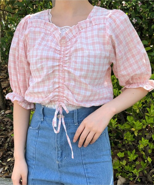 WEGO(ウィゴー)の「WEGO/フロントシャーリングフリルブラウス(シャツ/ブラウス・レディース・ブラック/レッド系その他2/ホワイト・FREE)」の3枚目の写真