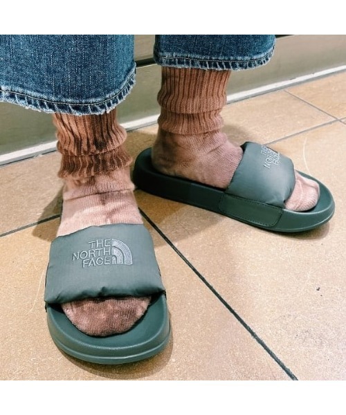 Ray BEAMS（レイビームス）の「THE NORTH FACE / Nuptse Slide Sandal 2（サンダル・レディース・グレー/ブラック・5/7/6）」の3枚目の写真