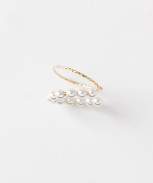 JUICY ROCK(ジューシーロック)の「K14gold-filled 片耳ガラスパールダブルラインイヤーカフ(イヤーカフ・レディース・ゴールド・ONE SIZE)」の2枚目の写真