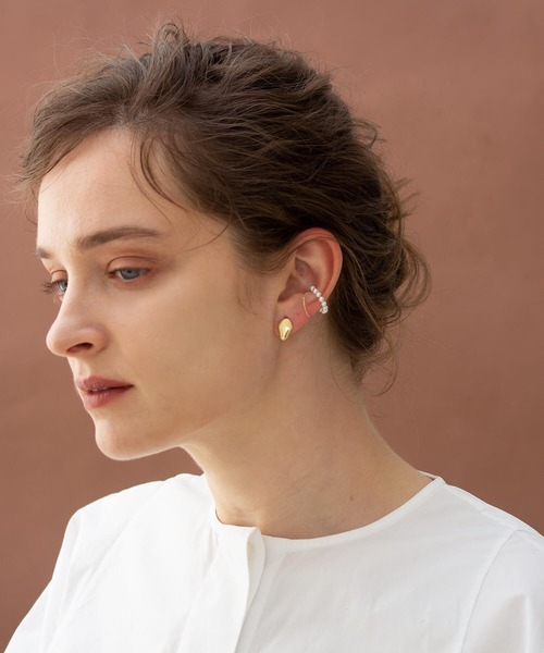 JUICY ROCK(ジューシーロック)の「K14gold-filled 片耳ガラスパールダブルラインイヤーカフ(イヤーカフ・レディース・ゴールド・ONE SIZE)」の8枚目の写真