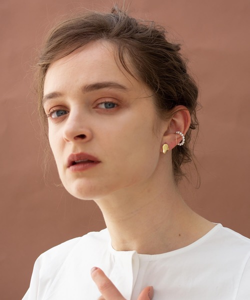 JUICY ROCK(ジューシーロック)の「K14gold-filled 片耳ガラスパールダブルラインイヤーカフ(イヤーカフ・レディース・ゴールド・ONE SIZE)」の9枚目の写真