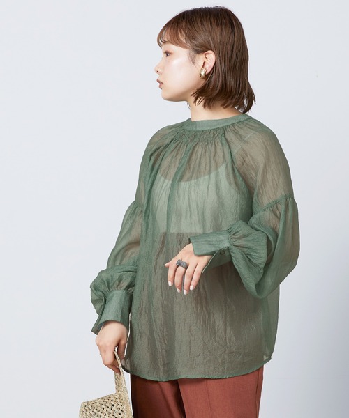 mikke（ミッケ）の「ボリュームスリーブシアーブラウス（シャツ/ブラウス・レディース・ブラック/グリーン/キャメル・FREE）」の3枚目の写真