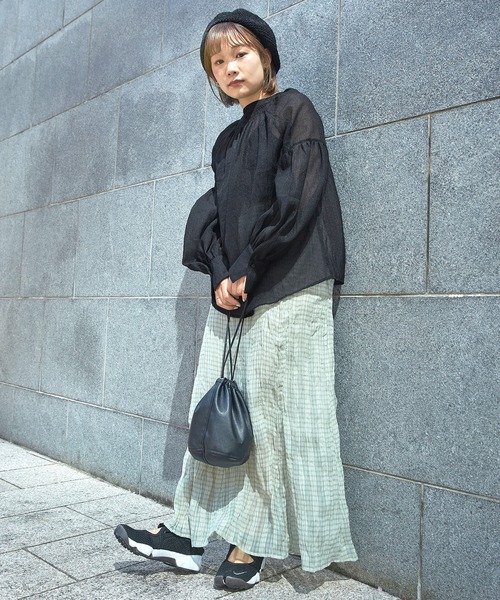 mikke（ミッケ）の「ボリュームスリーブシアーブラウス（シャツ/ブラウス・レディース・ブラック/グリーン/キャメル・FREE）」の7枚目の写真