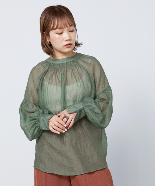 mikke（ミッケ）の「ボリュームスリーブシアーブラウス（シャツ/ブラウス・レディース・ブラック/グリーン/キャメル・FREE）」の10枚目の写真