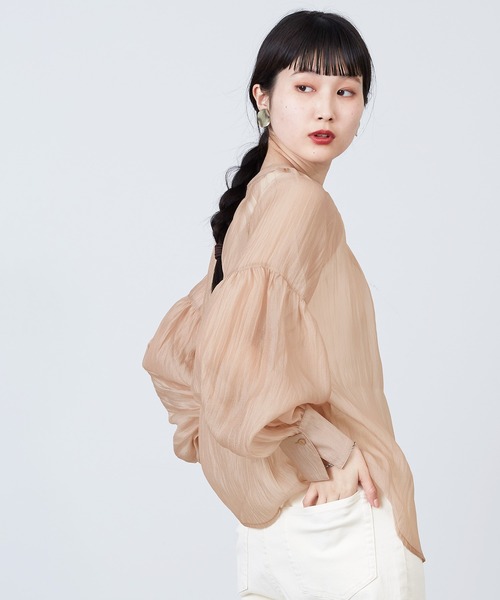 mikke（ミッケ）の「ボリュームスリーブシアーブラウス（シャツ/ブラウス・レディース・ブラック/グリーン/キャメル・FREE）」の18枚目の写真