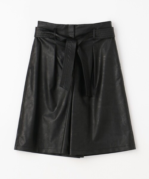 TOMORROWLAND （トゥモローランド）の「レザーライクウェットクロス ハイウエストハーフパンツ（その他パンツ・レディース・ブラック/イエロー/ライトベージュ・36/34/32）」の2枚目の写真