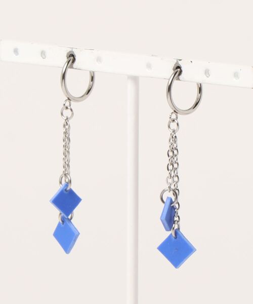 tone（トーン）の「【atelier*mio】クレイレザー earring（イヤリング・レディース・ブラック/パープル/オリーブ/イエロー/ブルー/コーラルピンク・FREE）」の4枚目の写真