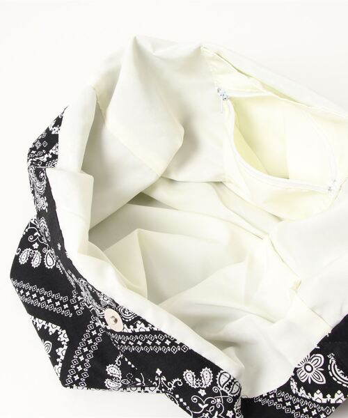 histoire(イストワール)の「バンダナ柄トートバッグ(ショルダーバッグ・レディース・ホワイト/ブラック・FREE)」の15枚目の写真