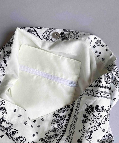 histoire(イストワール)の「バンダナ柄トートバッグ(ショルダーバッグ・レディース・ホワイト/ブラック・FREE)」の5枚目の写真