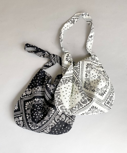 histoire(イストワール)の「バンダナ柄トートバッグ(ショルダーバッグ・レディース・ホワイト/ブラック・FREE)」の13枚目の写真