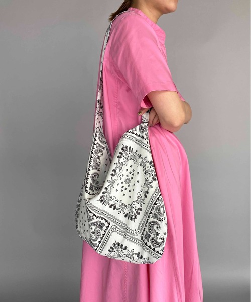 histoire(イストワール)の「バンダナ柄トートバッグ(ショルダーバッグ・レディース・ホワイト/ブラック・FREE)」の14枚目の写真