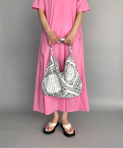 histoire(イストワール)の「バンダナ柄トートバッグ(ショルダーバッグ・レディース・ホワイト/ブラック・FREE)」の7枚目の写真