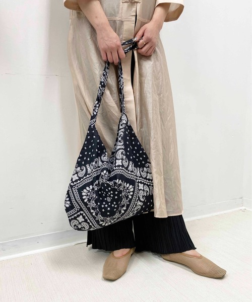 histoire(イストワール)の「バンダナ柄トートバッグ(ショルダーバッグ・レディース・ホワイト/ブラック・FREE)」の10枚目の写真