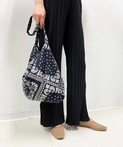 histoire(イストワール)の「バンダナ柄トートバッグ(ショルダーバッグ・レディース・ホワイト/ブラック・FREE)」の12枚目の写真