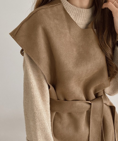 LAUIR（ラウアー）の「ベルト付きくるみボタンフェイクムートンベスト（ベスト・レディース・ライトベージュ/ダークベージュ/カーキ/ブラック・FREE）」の10枚目の写真