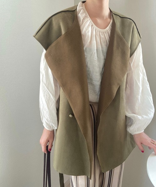 LAUIR（ラウアー）の「ベルト付きくるみボタンフェイクムートンベスト（ベスト・レディース・ライトベージュ/ダークベージュ/カーキ/ブラック・FREE）」の20枚目の写真