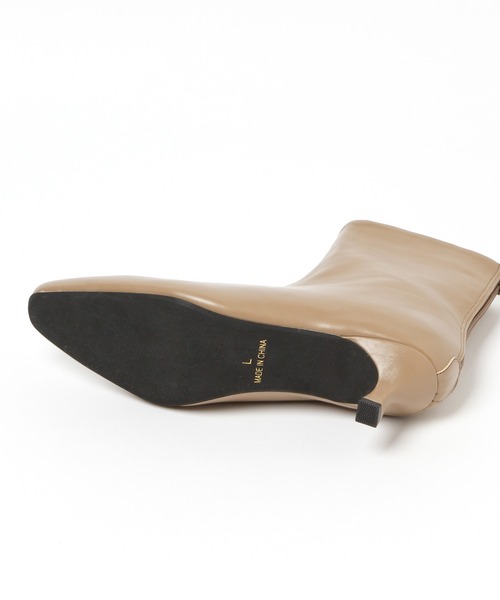 Andemiu(アンデミュウ)の「スクエアショートブーツ219207(ブーツ・レディース・ライトグレー/ブラック/ベージュ・SMALL/MEDIUM/LARGE)」の18枚目の写真