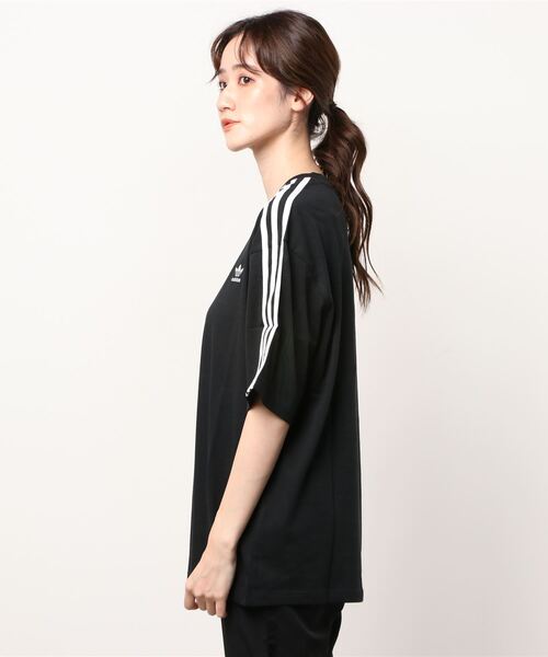 adidas Originals(アディダスオリジナルス)の「adidas Originals/アディダス オリジナルス OVERSIZED TEE/アディカラー クラシックス オーバーサイズ Tシャツ(Tシャツ/カットソー・レディース・ホワイト/ブラック・M/L/XL/S)」の4枚目の写真