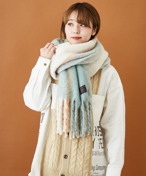 CUBE SUGAR(キューブシュガー)の「洗えるウォッシャブルニットふわふわバルキーマフラー(マフラー・レディース・アイボリー/グリーン系その他/カーキ/ブラウン/イエロー×グレー・M)」の4枚目の写真