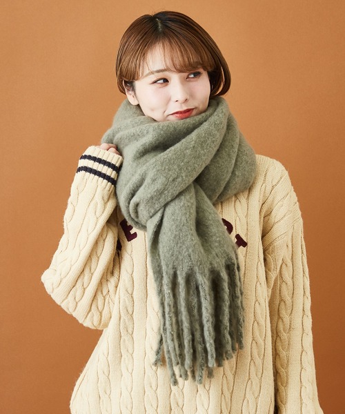 CUBE SUGAR(キューブシュガー)の「洗えるウォッシャブルニットふわふわバルキーマフラー(マフラー・レディース・アイボリー/グリーン系その他/カーキ/ブラウン/イエロー×グレー・M)」の3枚目の写真