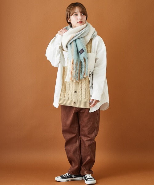 CUBE SUGAR(キューブシュガー)の「洗えるウォッシャブルニットふわふわバルキーマフラー(マフラー・レディース・アイボリー/グリーン系その他/カーキ/ブラウン/イエロー×グレー・M)」の9枚目の写真