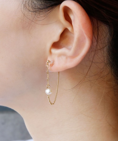 colleca la(コレカラ)の「ノンホール・1粒淡水パール×チェーンループ樹脂イヤリング〈金属アレルギー対応〉(イヤリング・レディース・シルバー/ゴールド・フリ-)」の9枚目の写真