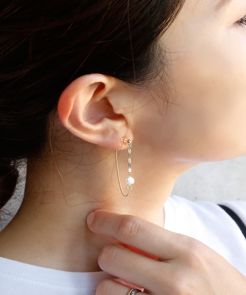 colleca la(コレカラ)の「ノンホール・1粒淡水パール×チェーンループ樹脂イヤリング〈金属アレルギー対応〉(イヤリング・レディース・シルバー/ゴールド・フリ-)」の10枚目の写真
