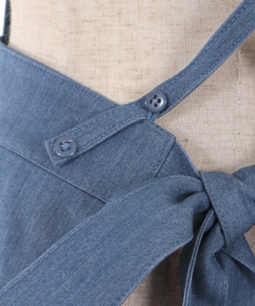 axes femme（アクシーズファム）の「デニム風フリルエプロン（エプロン・レディース・ブルー/ネイビー・MEDIUM）」の9枚目の写真