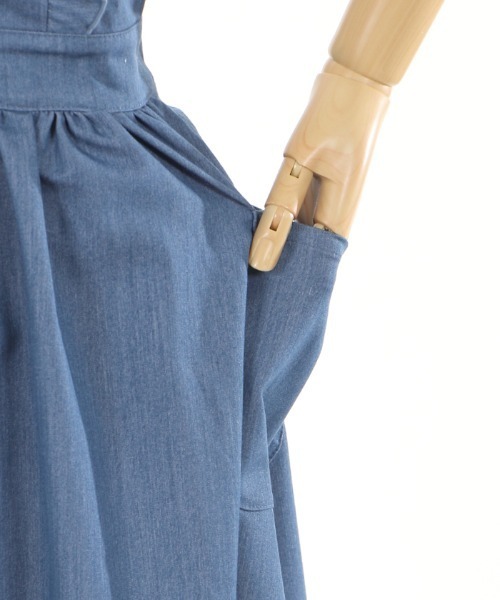 axes femme（アクシーズファム）の「デニム風フリルエプロン（エプロン・レディース・ブルー/ネイビー・MEDIUM）」の8枚目の写真